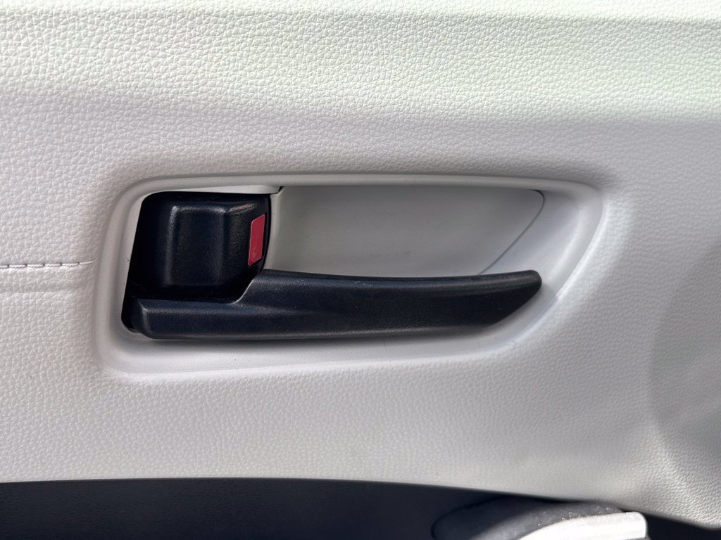 Used 2025 Toyota Corolla Cross L FWD image 9