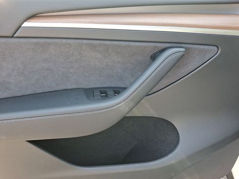 Used 2023 Tesla Model Y Long Range AWD/4WD image 19