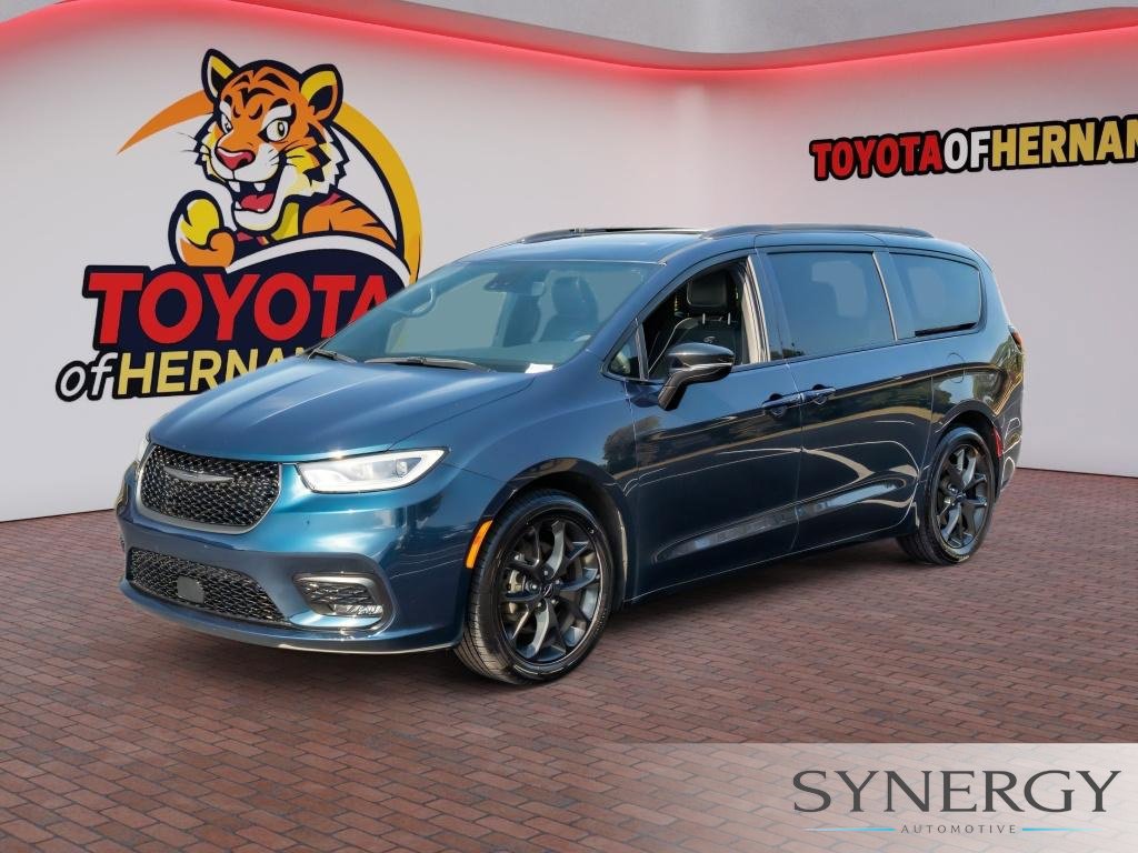 Used 2025 Chrysler Pacifica Limited FWD image 1