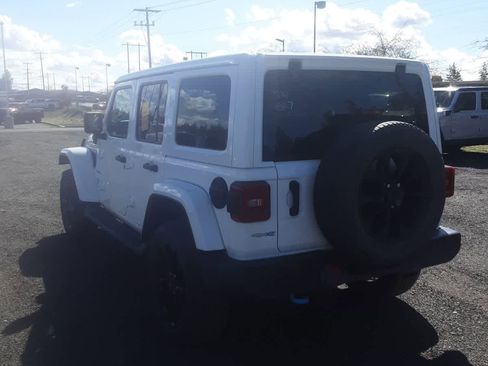 Used 2023 Jeep Wrangler Sahara image 6