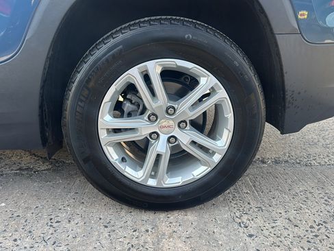 Used 2024 GMC Terrain SLE FWD image 37