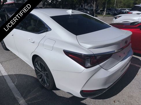 Used 2025 Lexus ES 300h w/ Premium Package FWD image 8