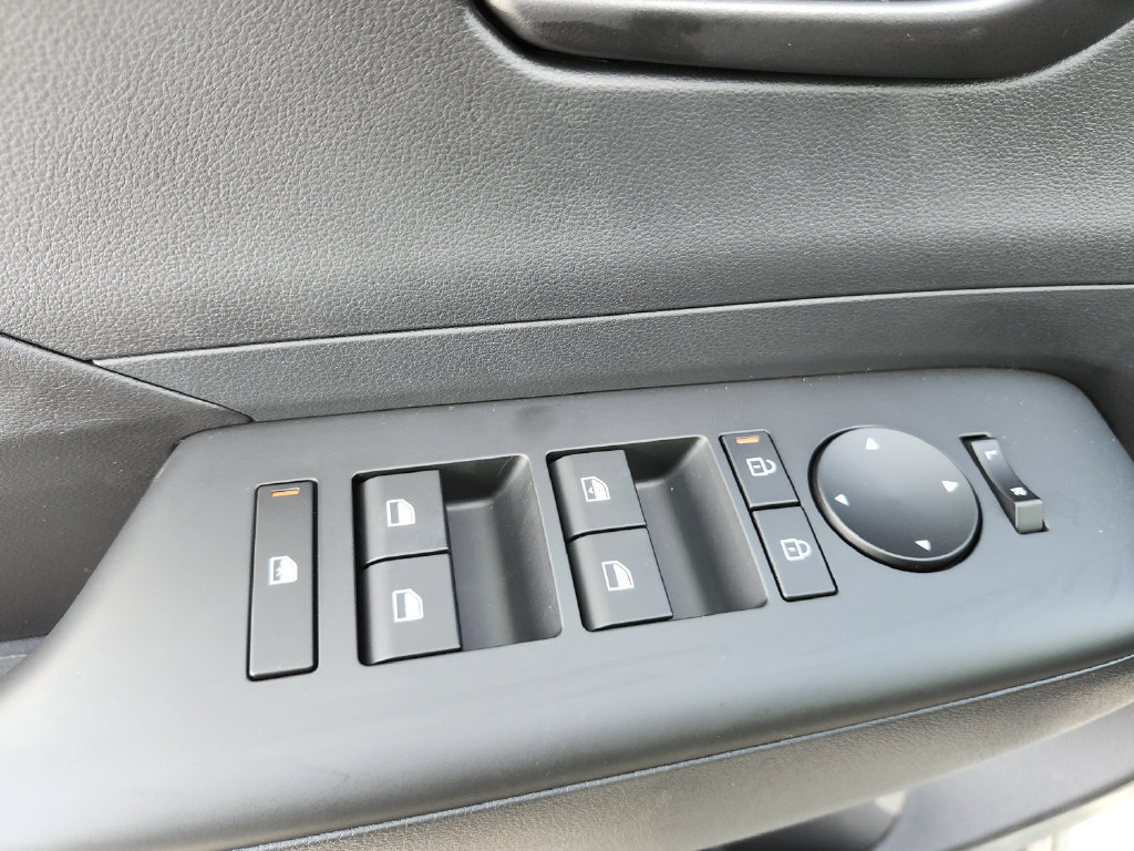 New 2027 Hyundai Kona SE FWD image 18