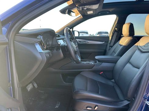 Used 2025 Cadillac XT6 Luxury image 23