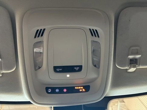 Used 2023 Buick Envision Essence FWD image 18