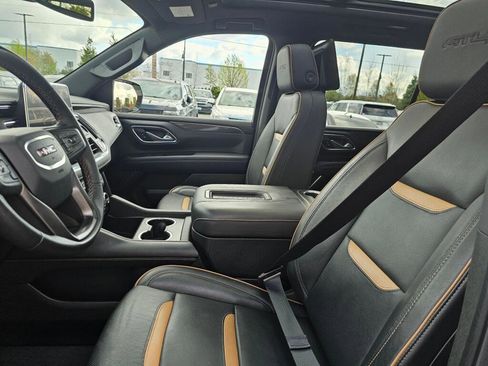 Used 2024 GMC Yukon XL AT4 w/ Technology Package AWD/4WD image 28
