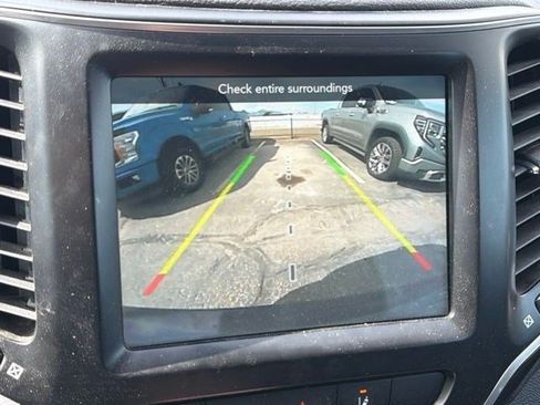 Used 2021 Jeep Cherokee Latitude Lux w/ Sun & Sound Group AWD/4WD image 20