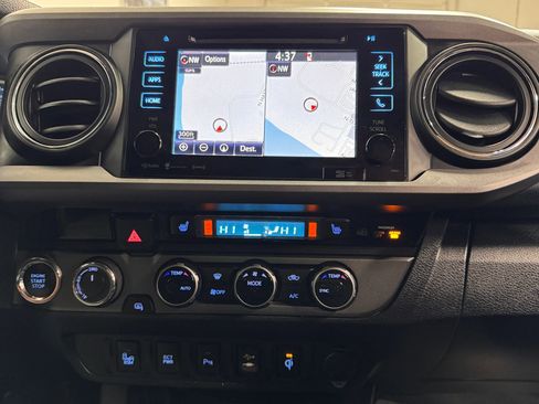 Used 2016 Toyota Tacoma TRD Off-Road w/ Premium & Technology Package image 10