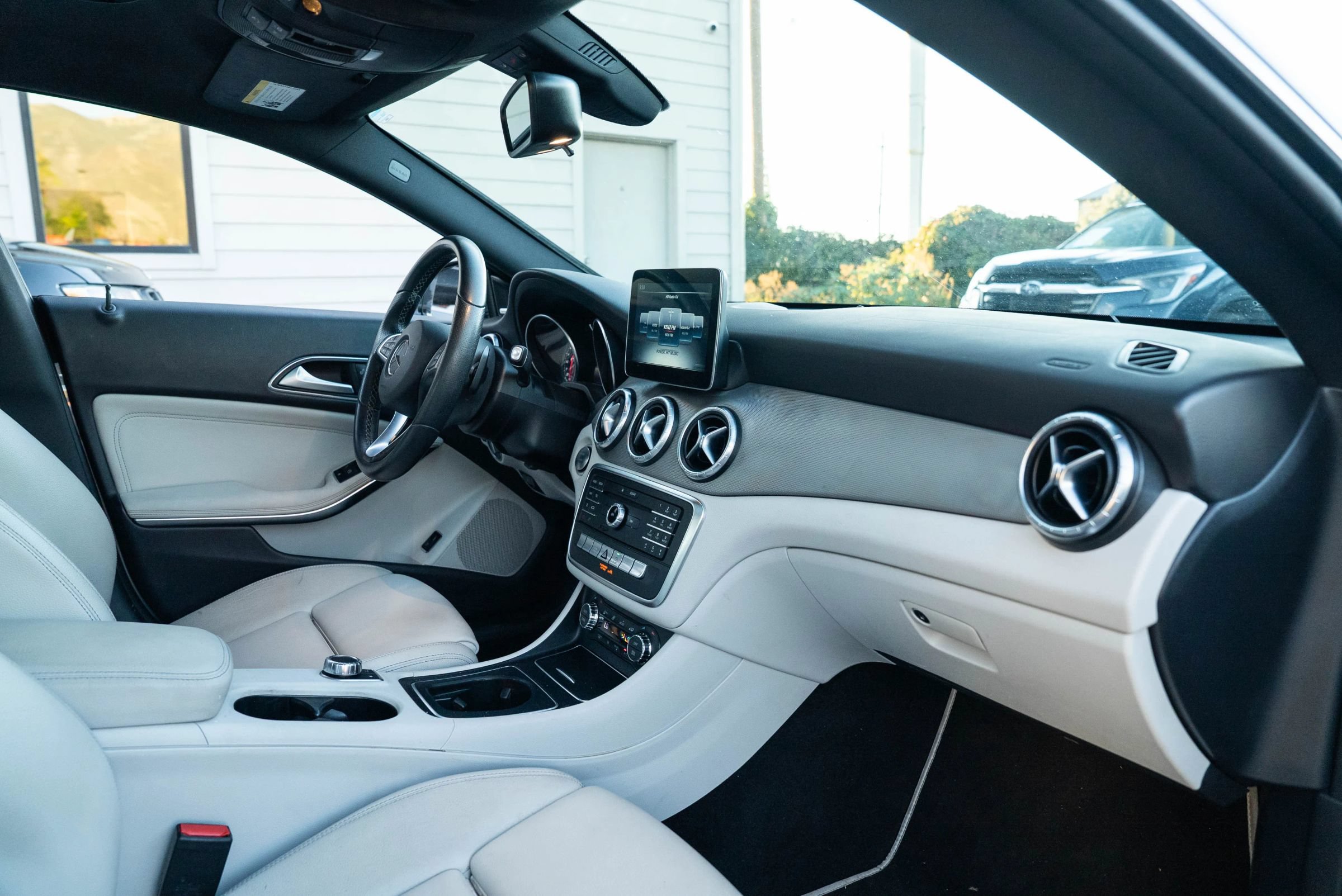 Used 2018 Mercedes-Benz CLA 250 4MATIC image 19