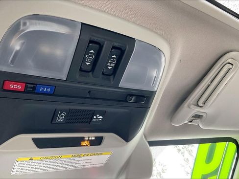 Used 2023 Subaru Crosstrek 2.0i image 34