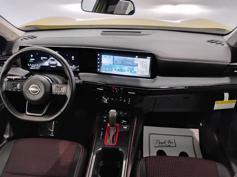 Used 2025 Nissan Kicks SR w/ Illumination Package image 24