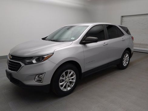 Used 2020 Chevrolet Equinox LS w/ LS Convenience Package image 2