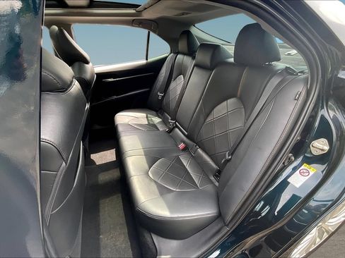 Used 2018 Toyota Camry XLE FWD image 21