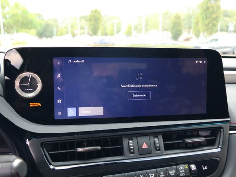 Used 2025 Lexus ES 350 F Sport w/ Accessory Package (Z2) FWD image 24
