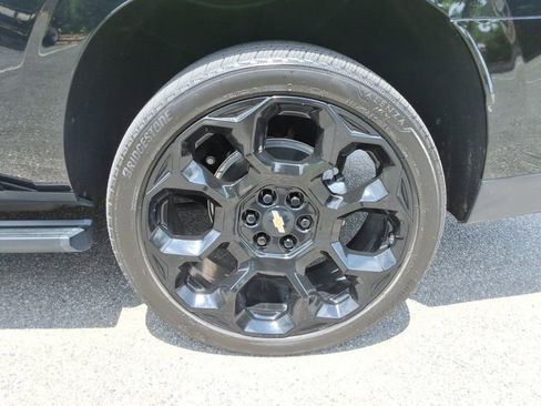 Certified 2025 Chevrolet Suburban High Country AWD/4WD image 13