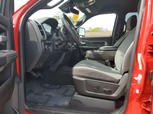 Used 2024 RAM 2500 Big Horn w/ Safety Group image 8