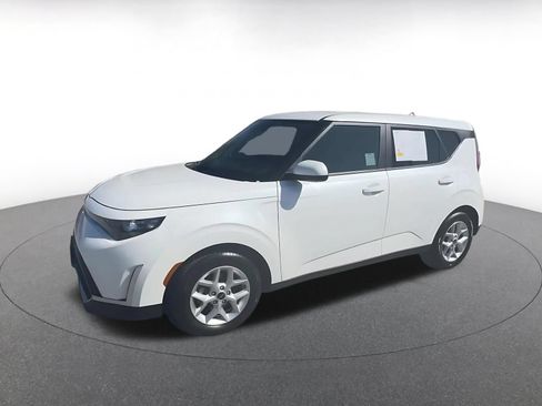 Used 2025 Kia Soul LX w/ LX Technology Package FWD image 7