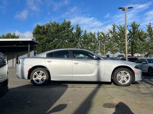 Used 2022 Dodge Charger SXT w/ Leather Interior Group image 5