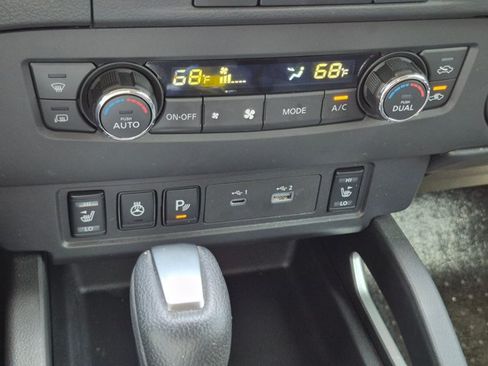 Used 2024 Nissan Frontier SV w/ Hardbody Edition AWD/4WD image 12