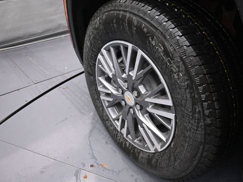 New 2026 Chevrolet Traverse LT w/ Driver Confidence Package FWD image 33