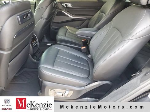 Used 2021 BMW X7 xDrive40i w/ M Sport Package AWD/4WD image 23