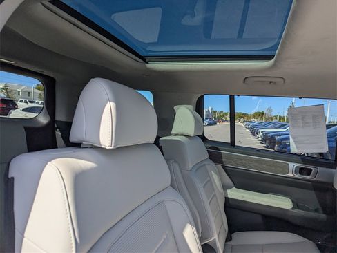 Used 2025 Hyundai Santa Fe Calligraphy image 14