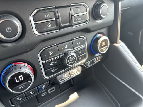 Certified 2024 Chevrolet Suburban High Country w/ Premium Package image 19