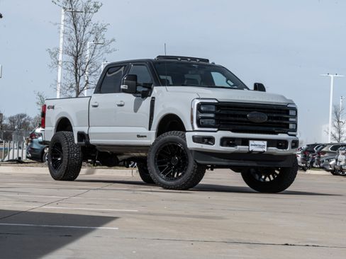 Used 2025 Ford F250 Platinum image 2