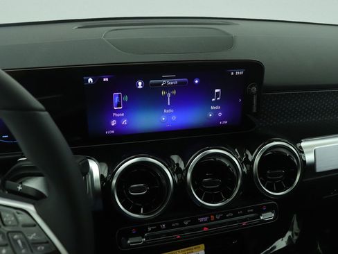 New 2026 Mercedes-Benz GLB 250 image 5