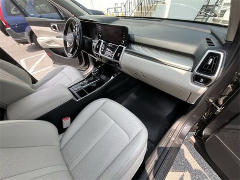Used 2022 Kia Sorento S image 33