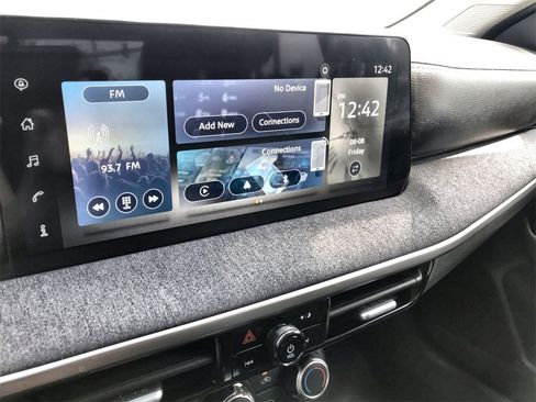 Used 2025 Nissan Kicks SV image 16