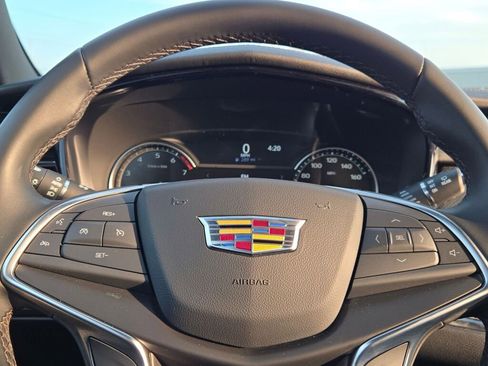 New 2025 Cadillac XT5 Luxury image 36