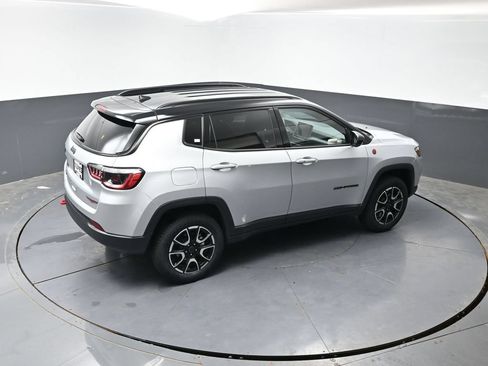 Used 2025 Jeep Compass Trailhawk AWD/4WD image 43
