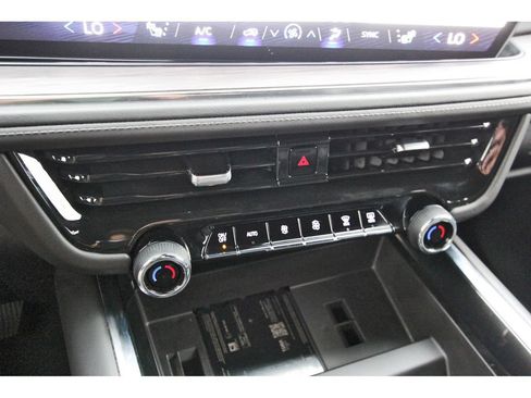 Used 2025 Chevrolet Suburban LT AWD/4WD image 29