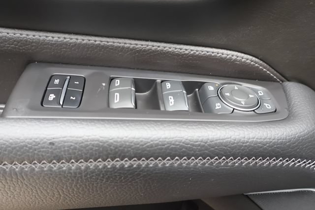 Used 2024 GMC Yukon Denali AWD/4WD image 14