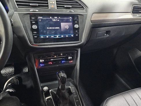 Used 2022 Volkswagen Tiguan SE image 19