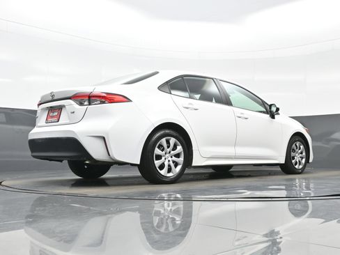 Used 2024 Toyota Corolla LE FWD image 30