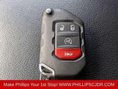 Used 2024 Jeep Wrangler Unlimited AWD/4WD image 28