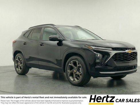 Used 2025 Chevrolet Trax LT image 1