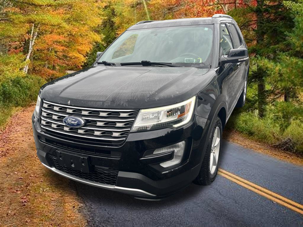 Used 2017 Ford Explorer XLT w/ Equipment Group 201A AWD/4WD image 8