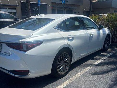 Certified 2024 Lexus ES 300h Ultra Luxury w/ Accessory Package (Z2) FWD image 3