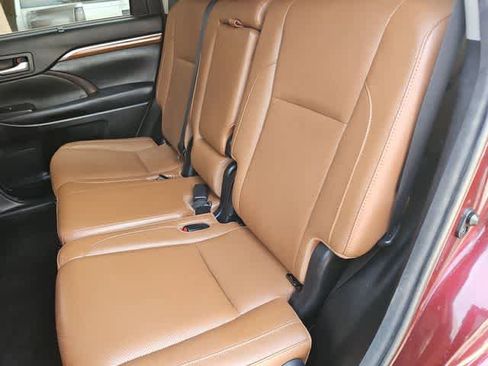Used 2018 Toyota Highlander Limited FWD image 32