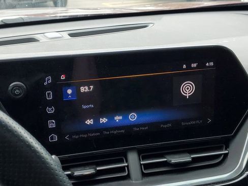 Used 2024 Chevrolet Trax RS w/ Sunroof Package FWD image 19