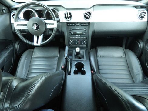 Used 2005 Ford Mustang GT Premium image 13