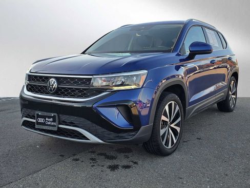 Used 2022 Volkswagen Taos SE w/ Panoramic Sunroof Package image 7