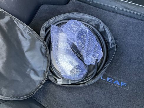 Used 2014 Nissan Leaf SL w/ Premium Package image 11