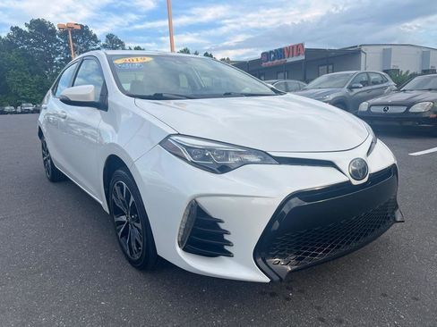 Used 2019 Toyota Corolla SE FWD image 3