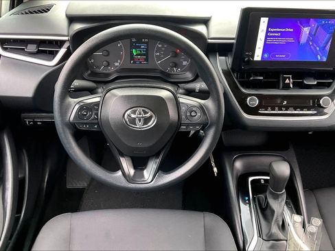 Used 2025 Toyota Corolla LE image 6