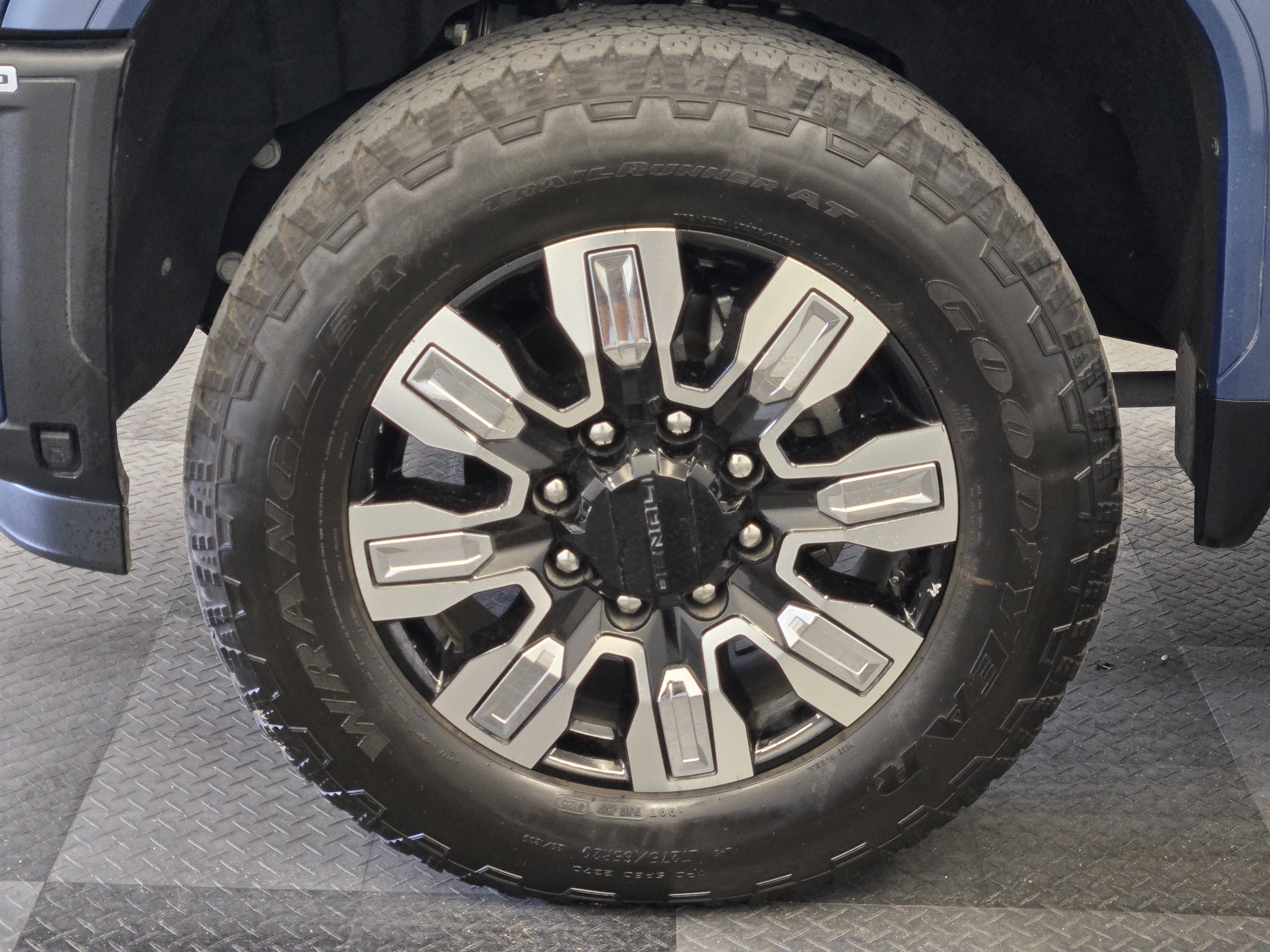 Used 2025 GMC Sierra 2500 Denali w/ Denali Reserve Package AWD/4WD image 10