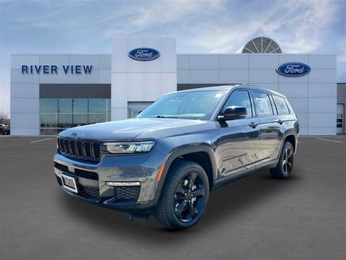 Used 2024 Jeep Grand Cherokee L Limited w/ Black Appearance Package AWD/4WD image 3